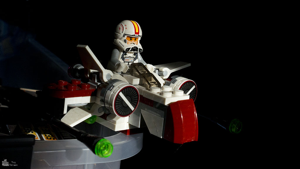 Toy Terrain toy fun at home with a LEGO Star Wars ARC Microfighter