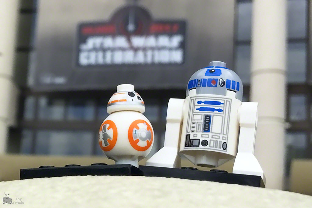 BB-8 and R2D2 LEGO minifigs at Star Wars Celebration